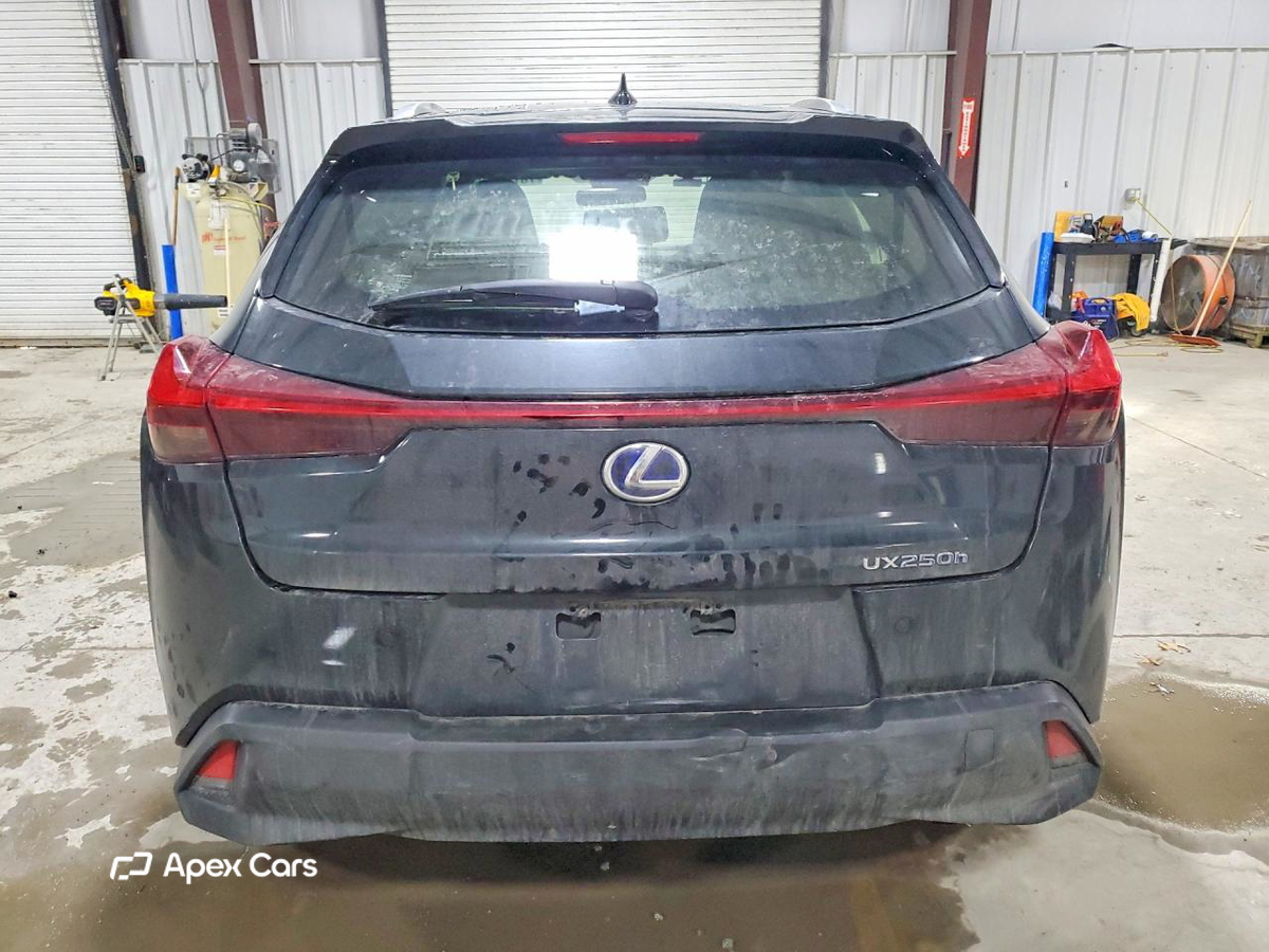 Lexus UX 2021