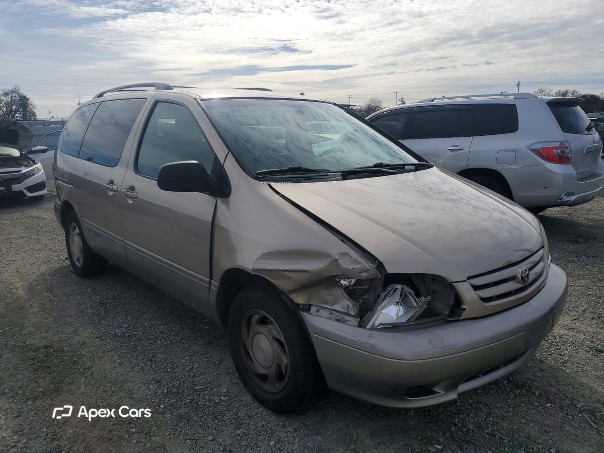 Toyota Sienna 2003