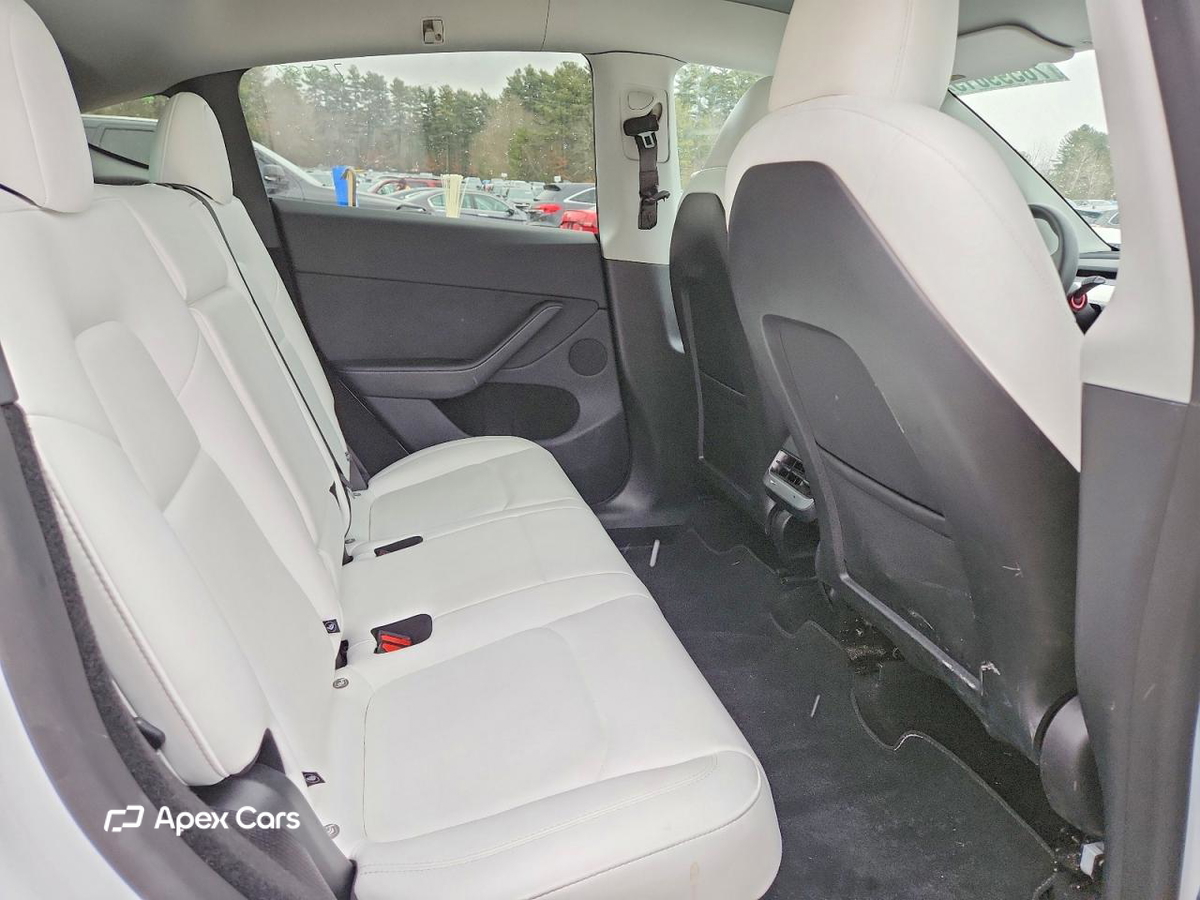 Tesla Model Y 2025