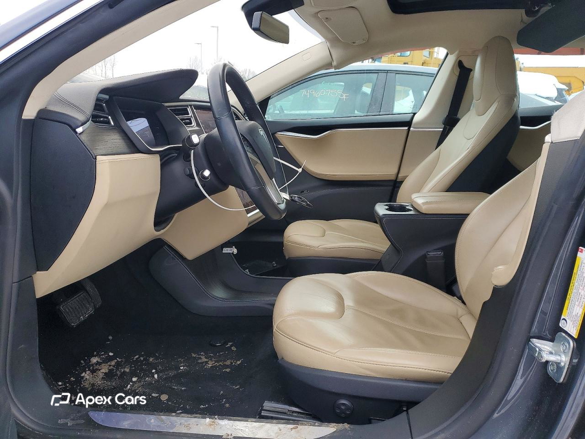 Tesla Model S 2015