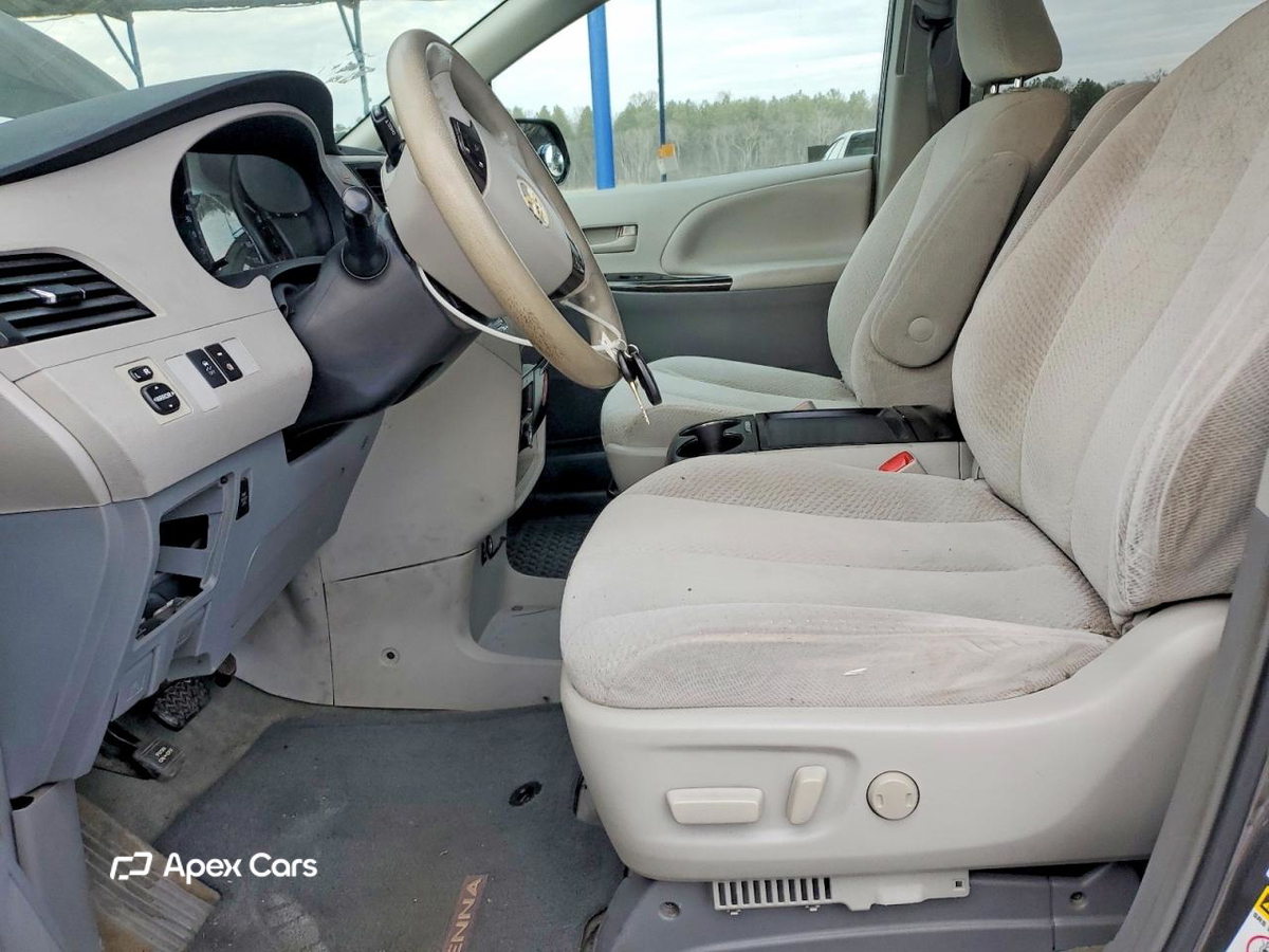 Toyota Sienna 2011