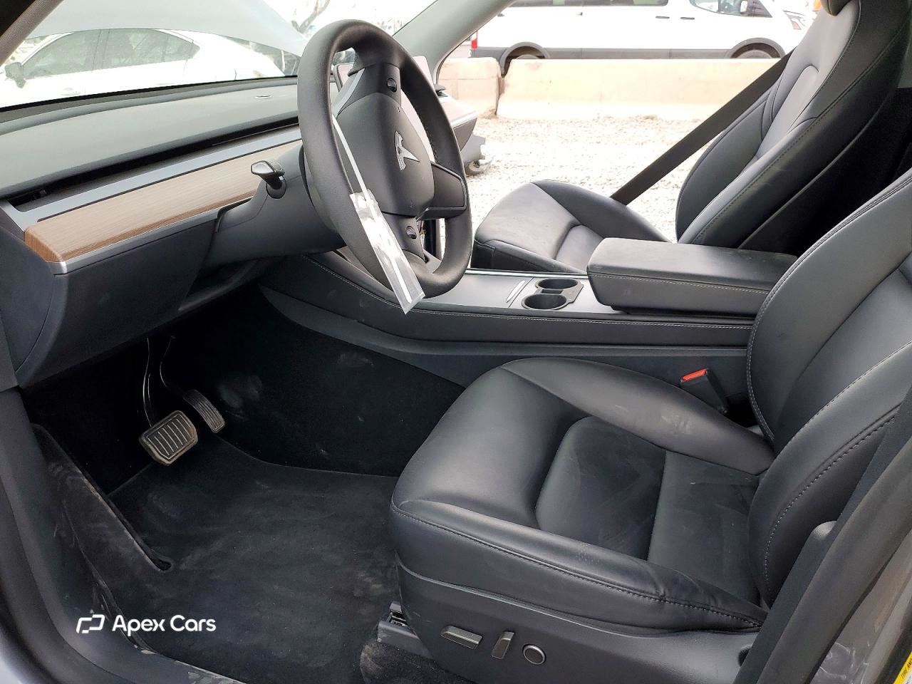Tesla Model Y 2025