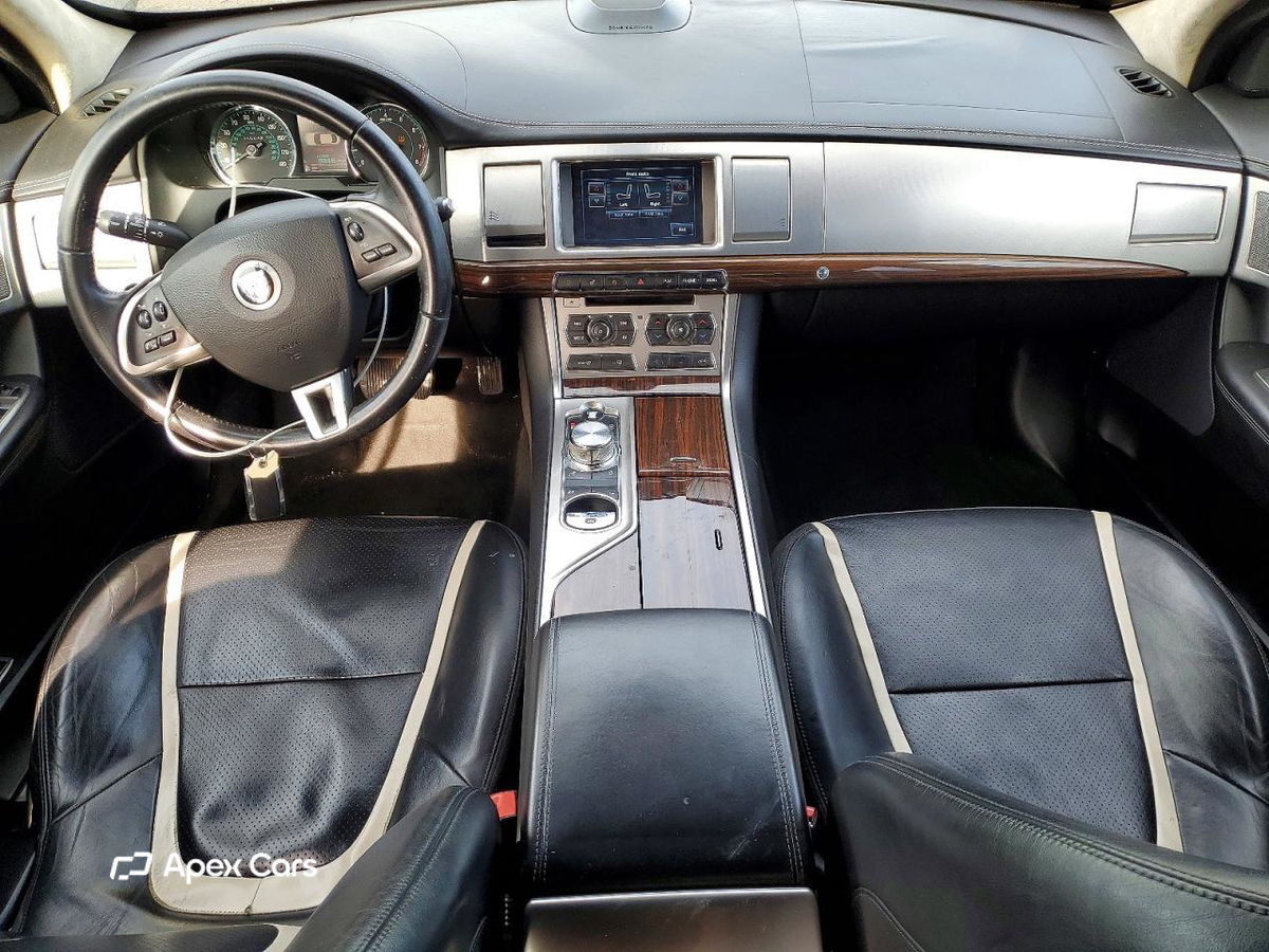 Jaguar XF 2012