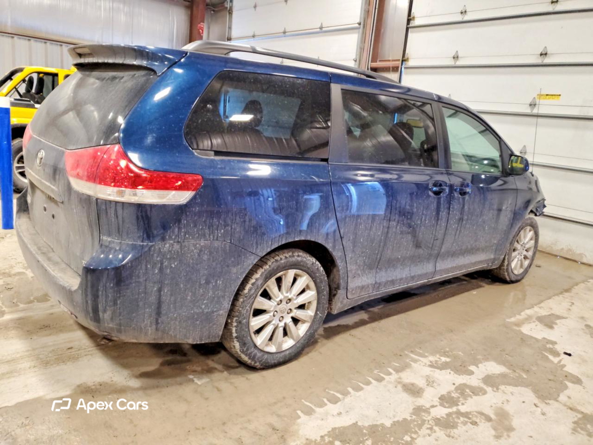 Toyota Sienna 2012