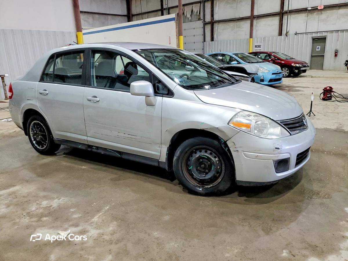 Nissan Versa 2011