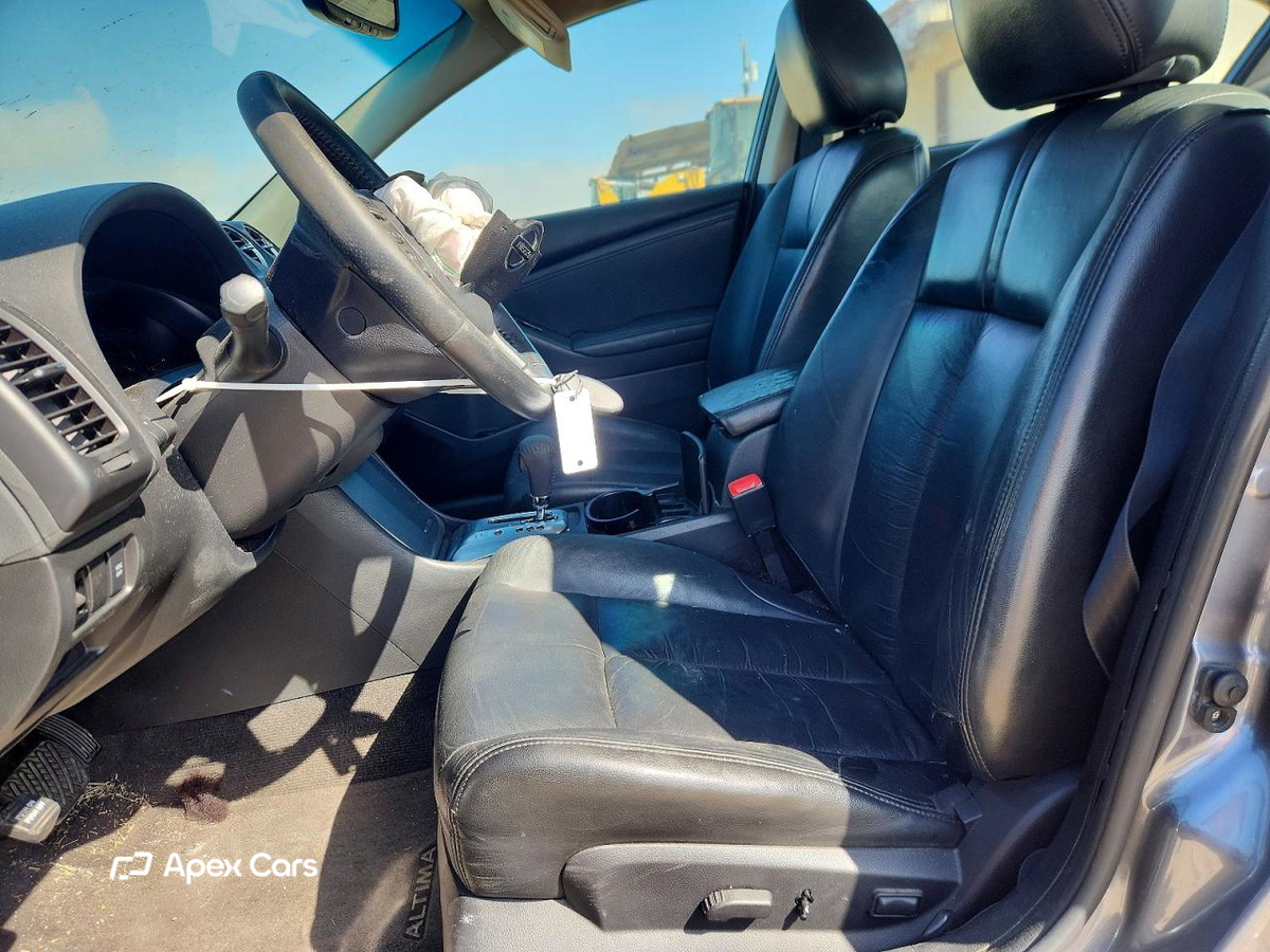 Nissan Altima 2010