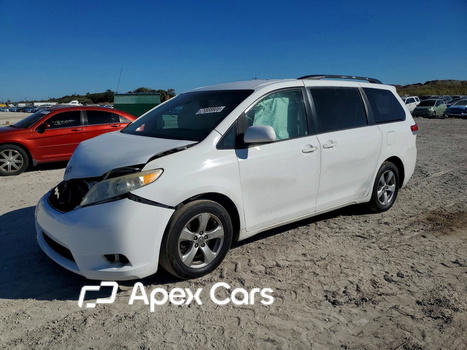 Toyota Sienna 2014 - Image 1 of 14