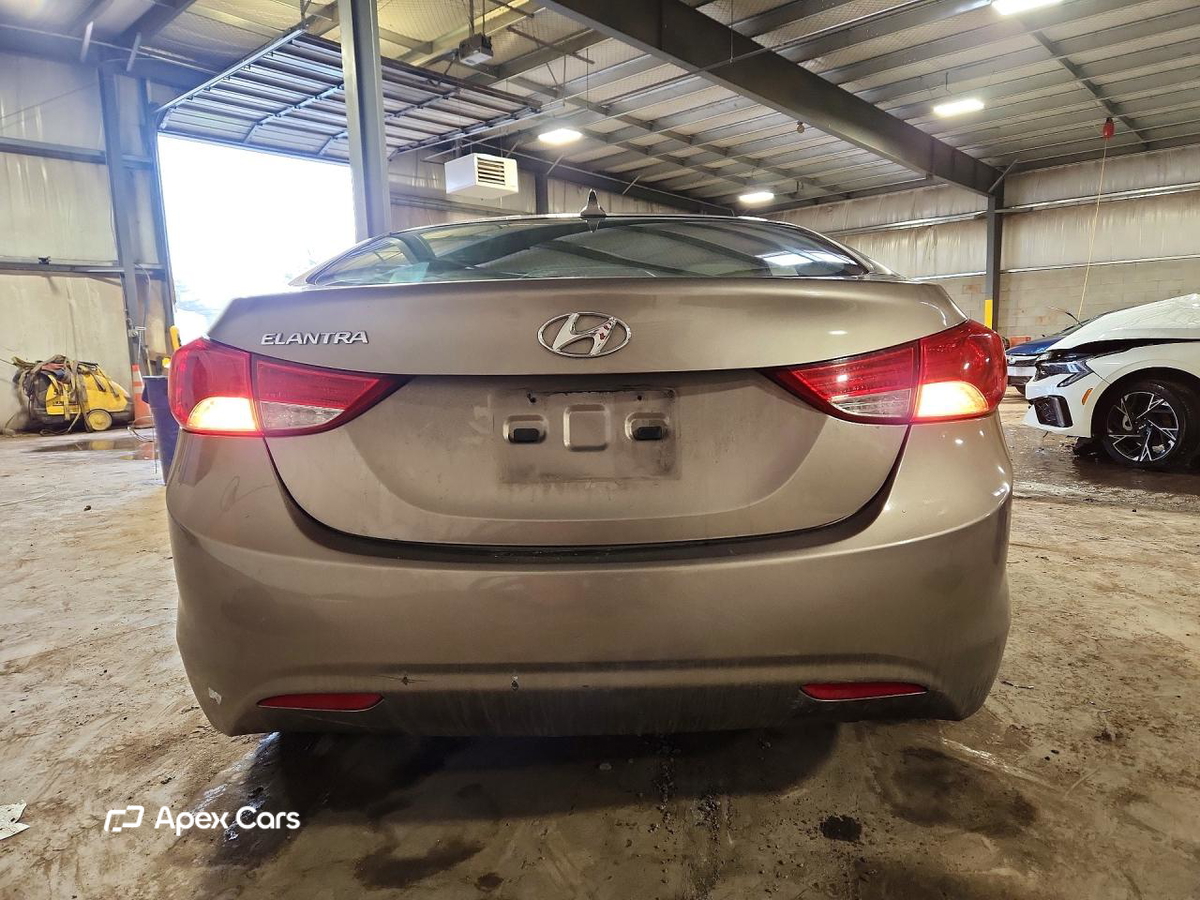 Hyundai Elantra 2012