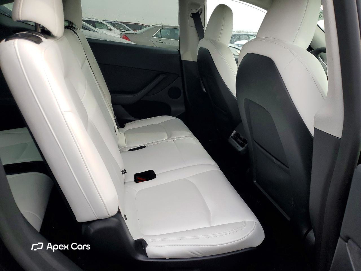 Tesla Model Y 2025