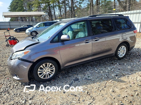 Toyota Sienna 2015 - Image 1 of 15
