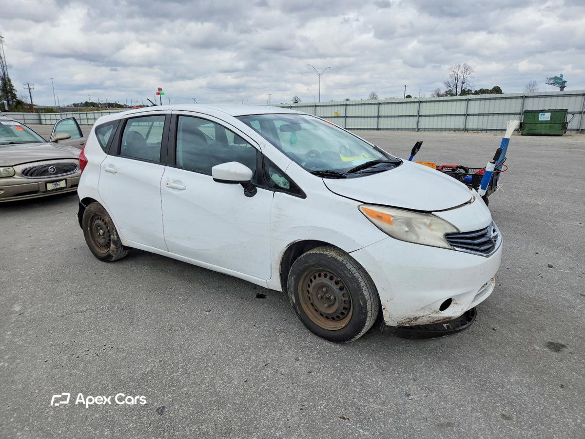 Nissan Versa 2015