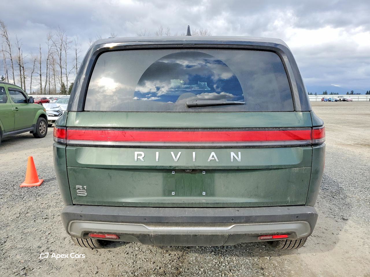 Rivian R1S 2025