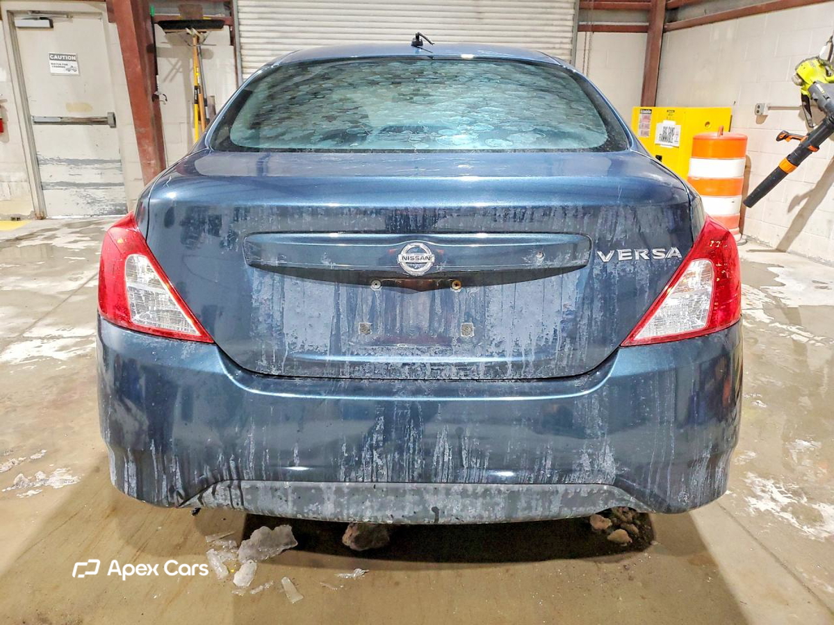 Nissan Versa 2015