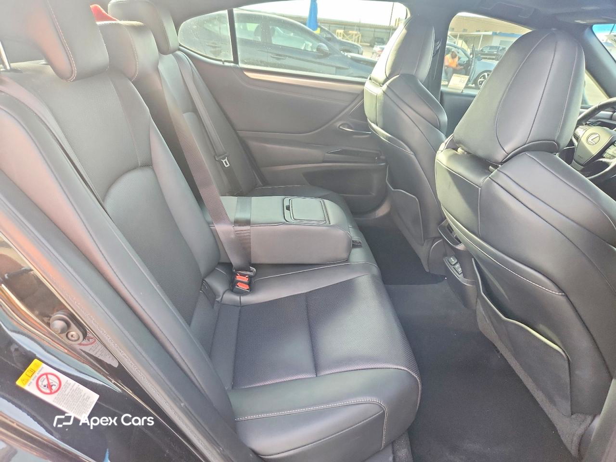 Lexus ES 2019