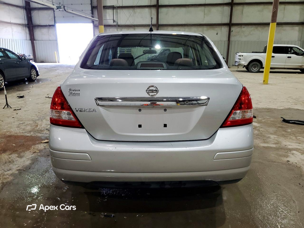 Nissan Versa 2011