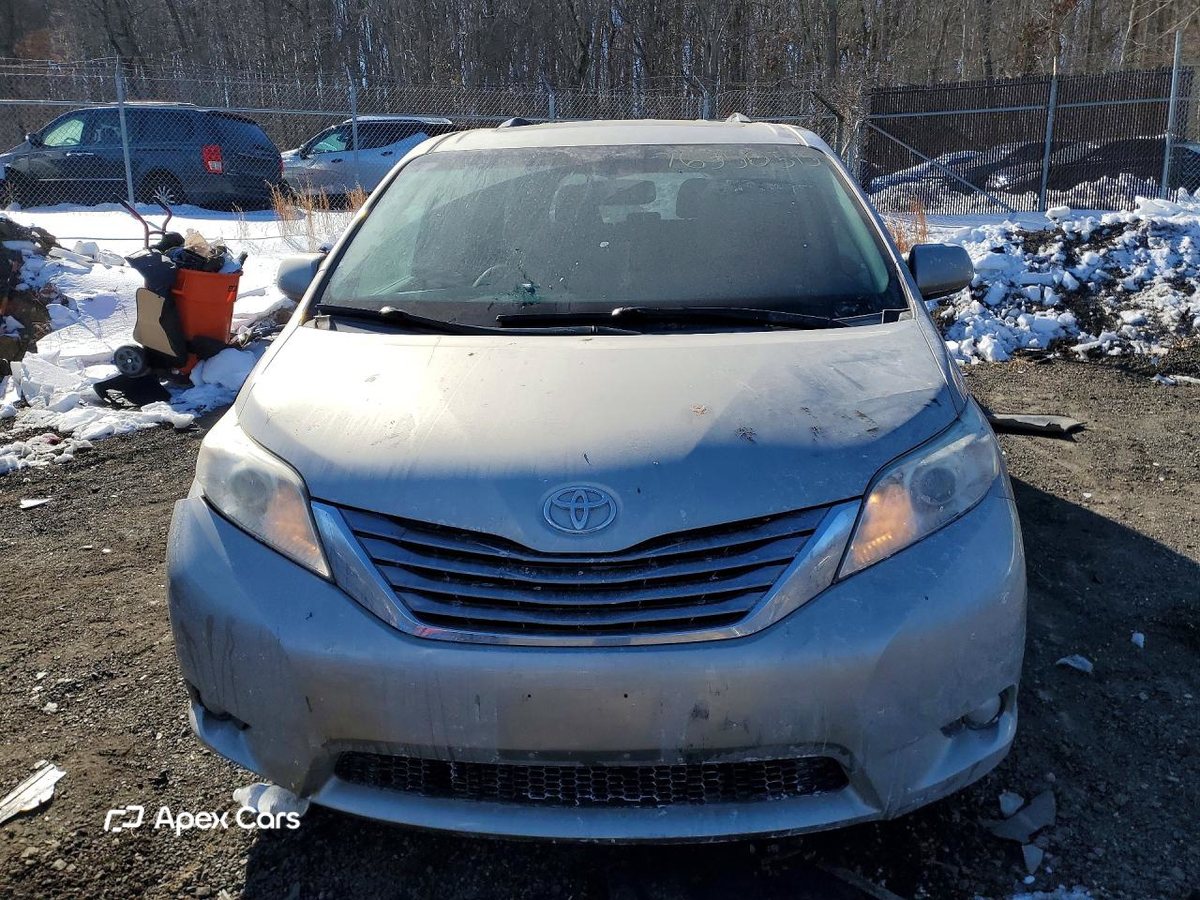 Toyota Sienna 2016