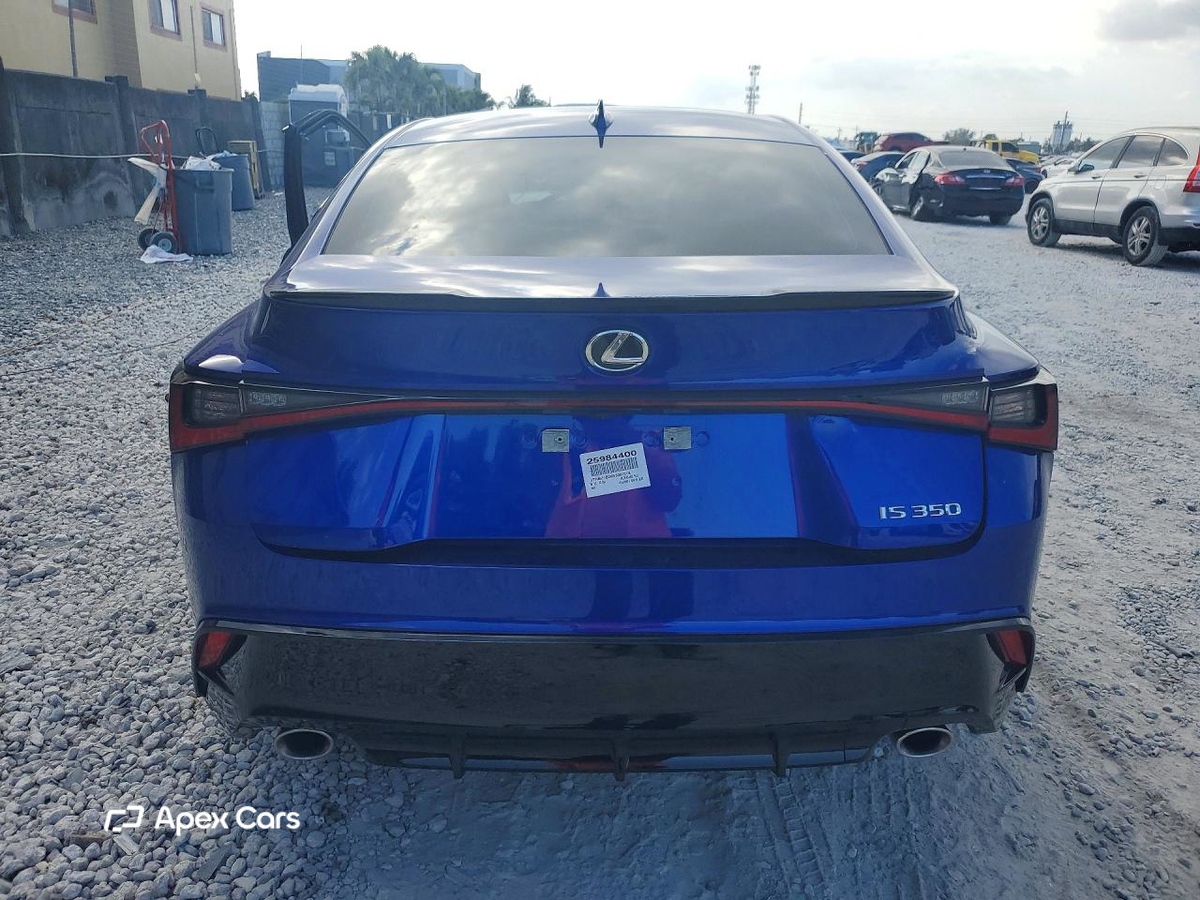Lexus IS 2025