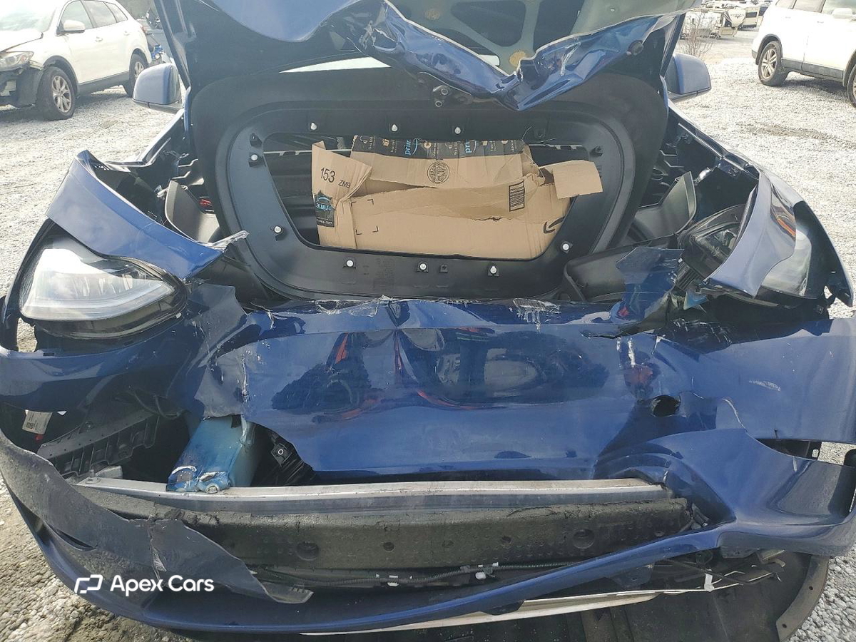 Tesla Model Y 2024