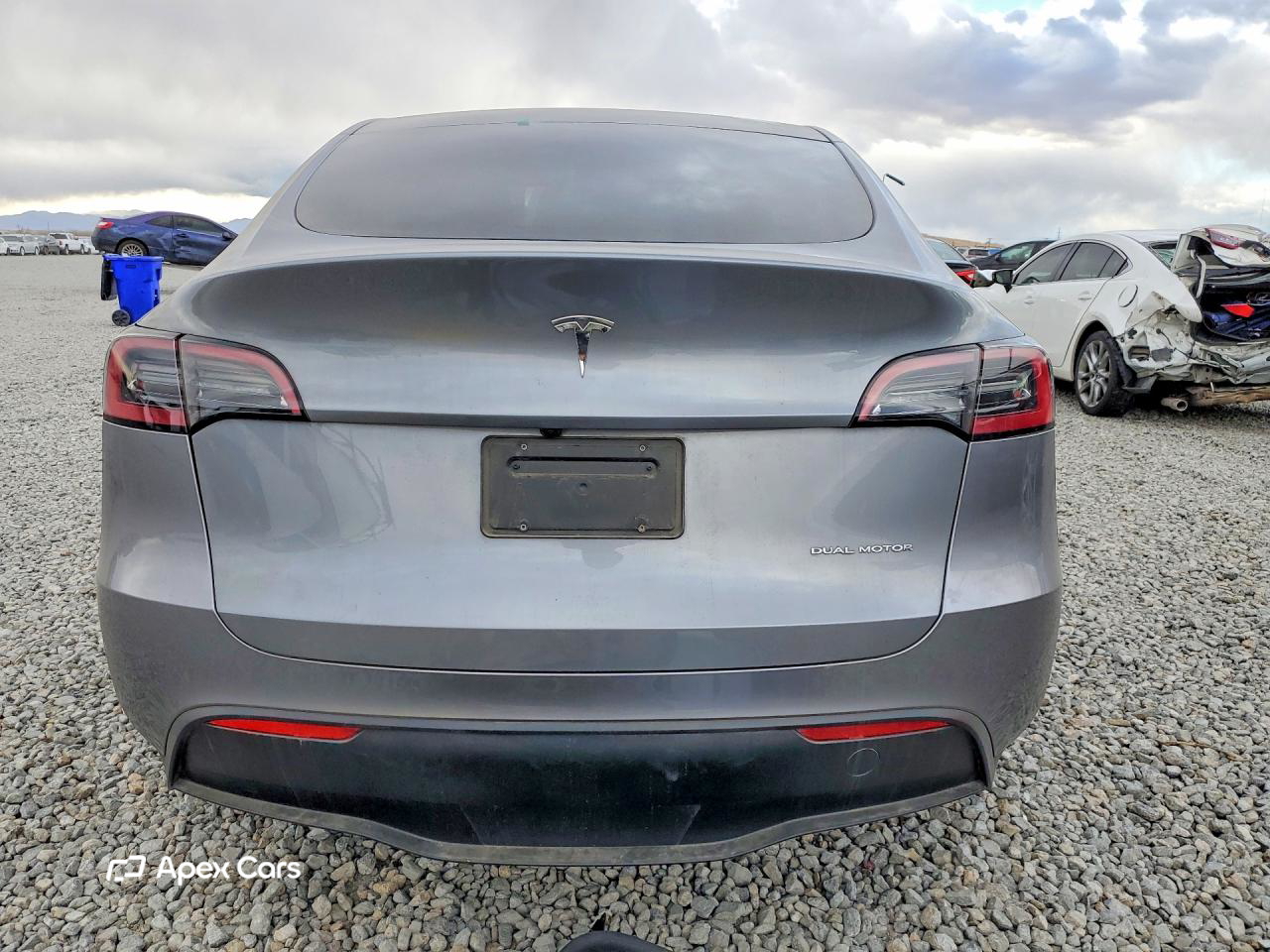 Tesla Model Y 2025