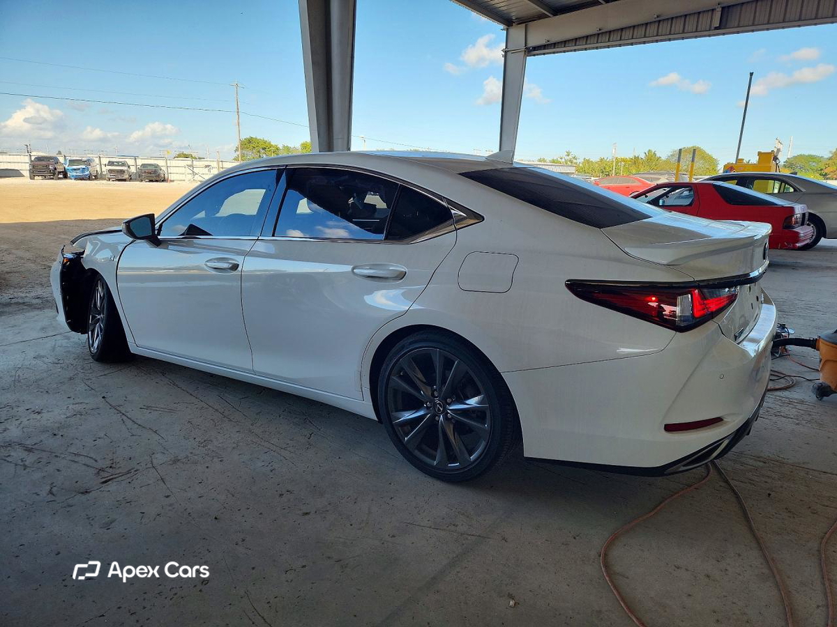 Lexus ES 2021