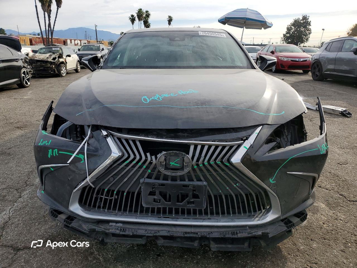 Lexus ES 2019