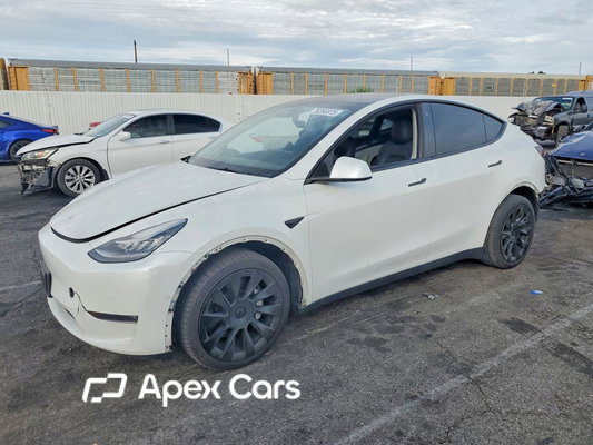 Tesla Model Y 2021 - Image 1 of 15