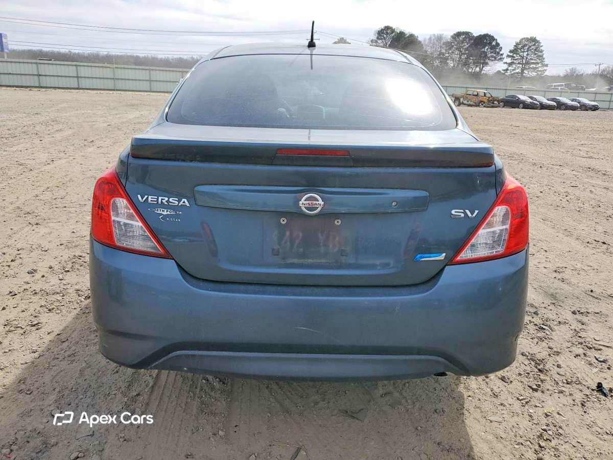 Nissan Versa 2015