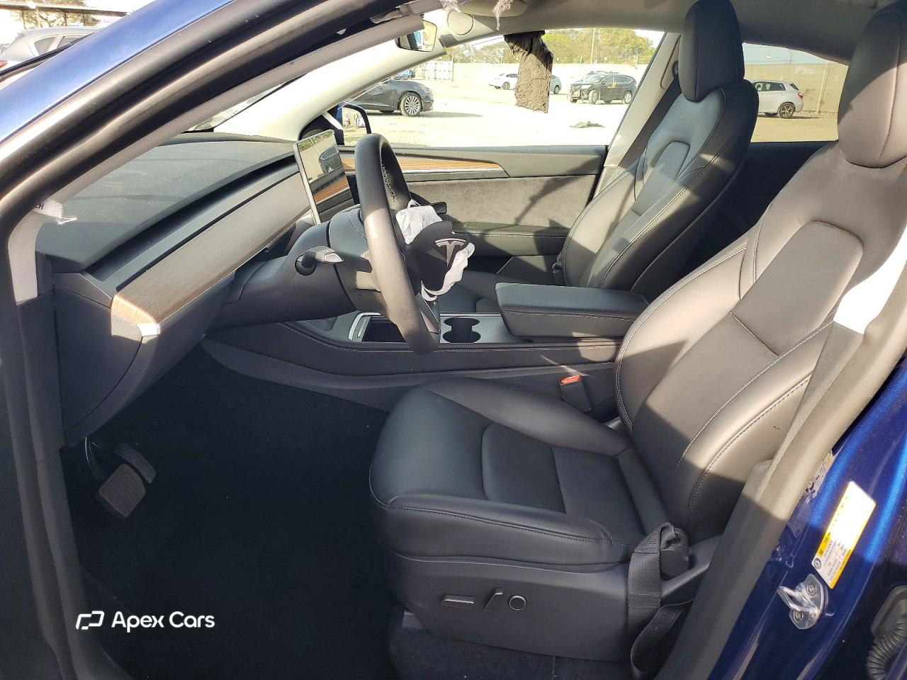 Tesla Model Y 2025
