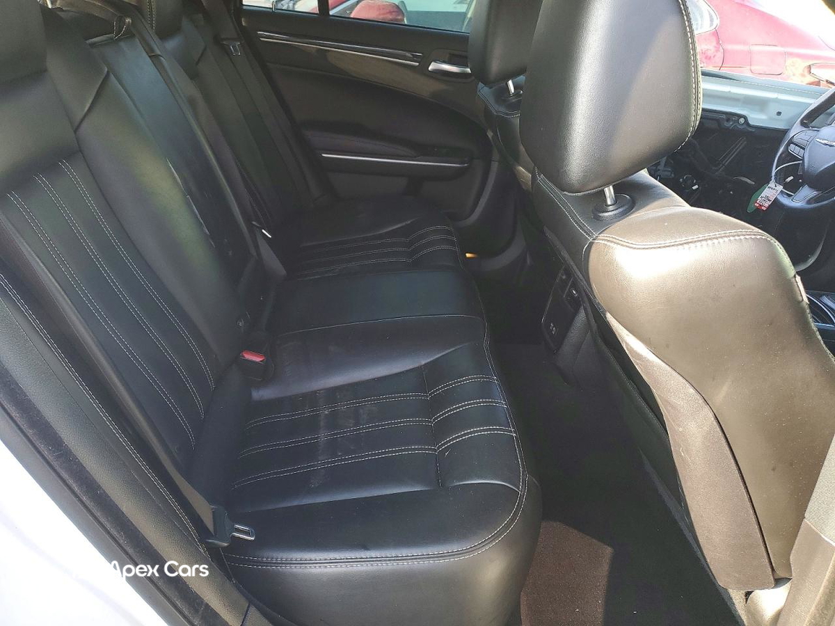 Chrysler 300 2021