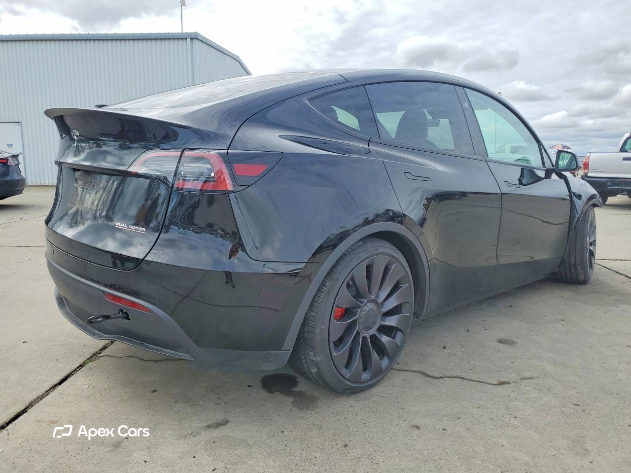 Tesla Model Y 2025