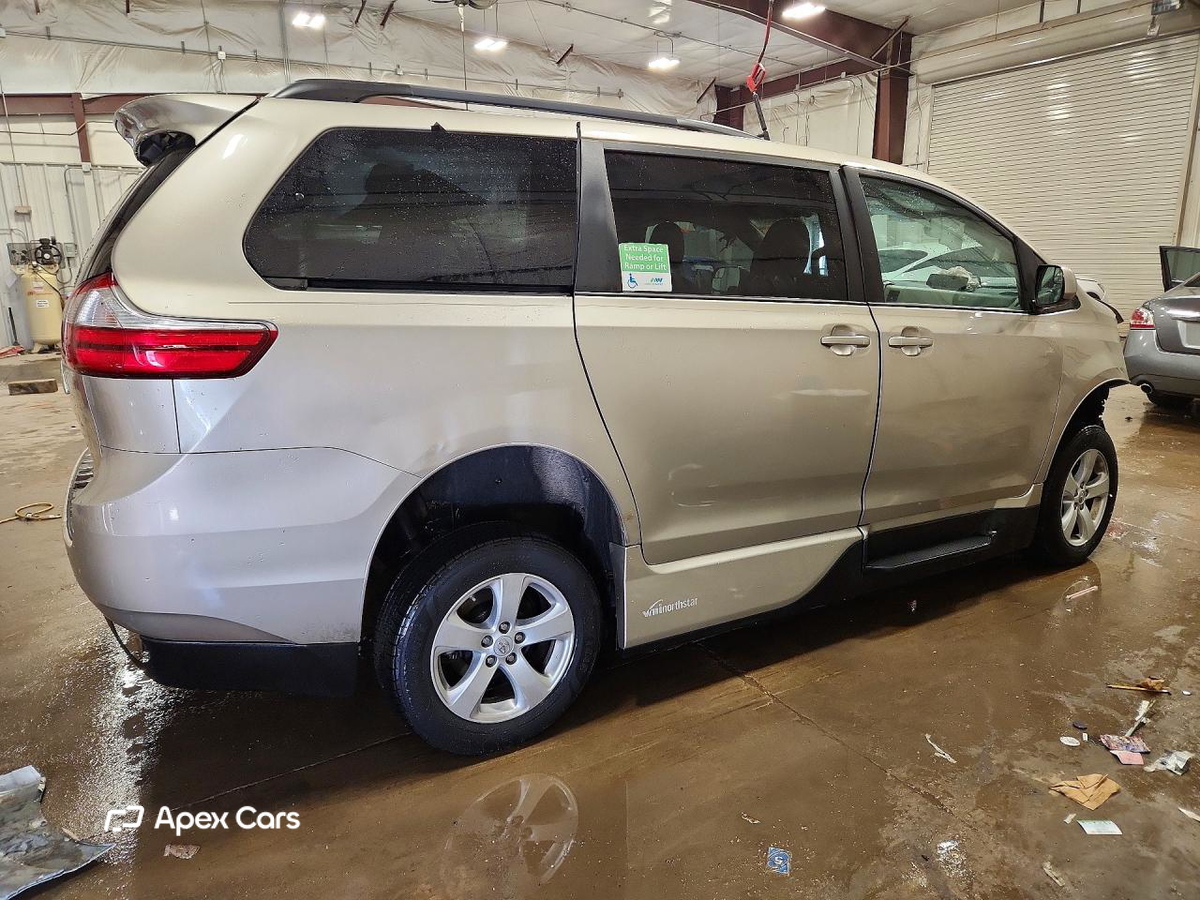 Toyota Sienna 2015