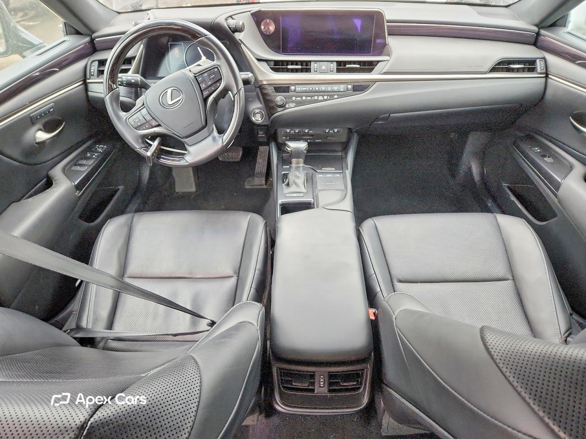 Lexus ES 2020