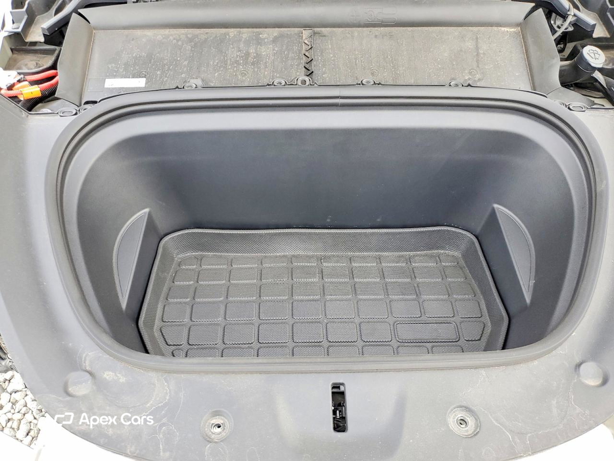 Tesla Model Y 2025