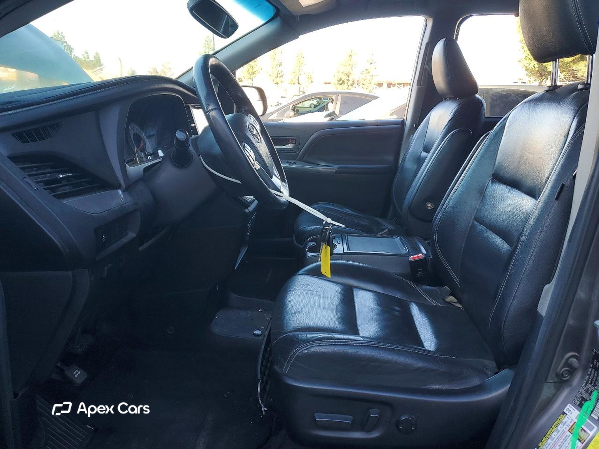 Toyota Sienna 2015