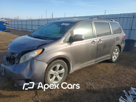 Toyota Sienna 2015 - Image 1 of 14