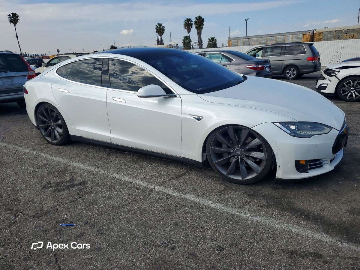 Tesla Model S 2014