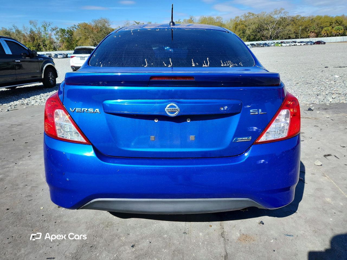 Nissan Versa 2015