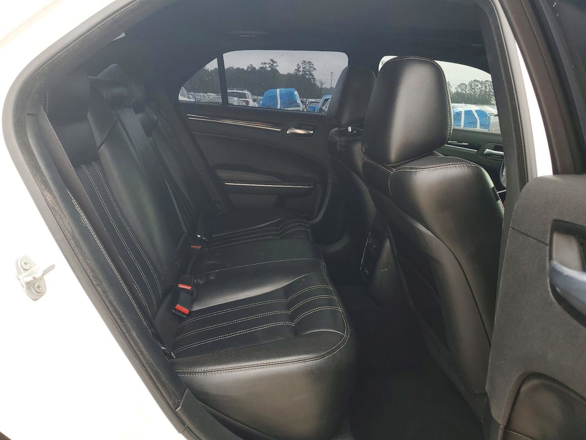 Chrysler 300 2021