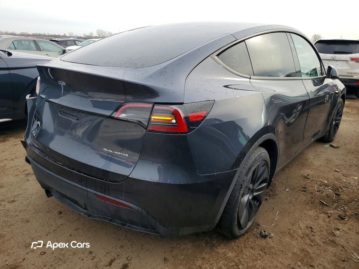 Tesla Model Y 2025