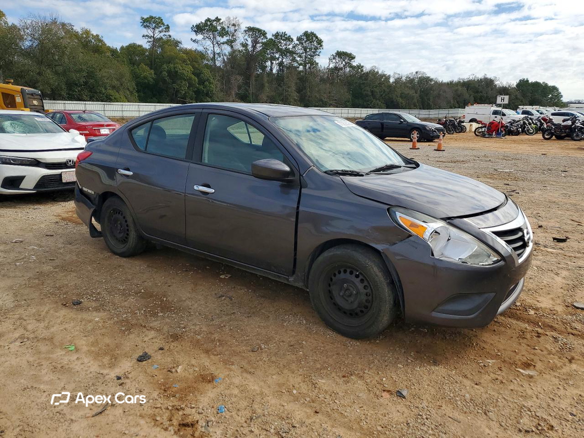 Nissan Versa 2015