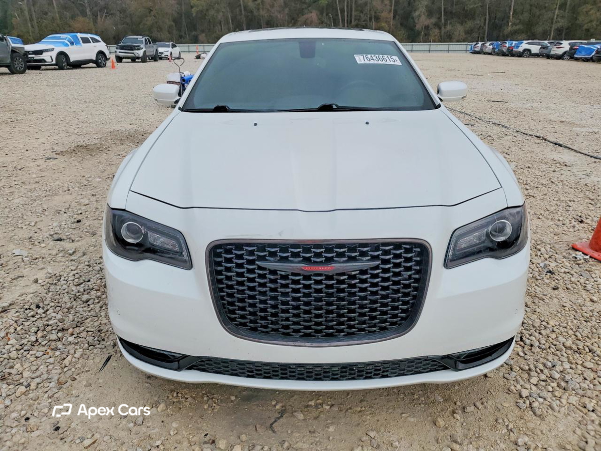 Chrysler 300 2021