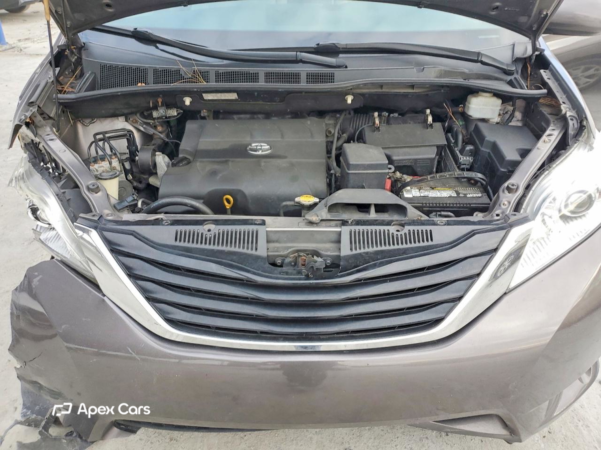 Toyota Sienna 2011