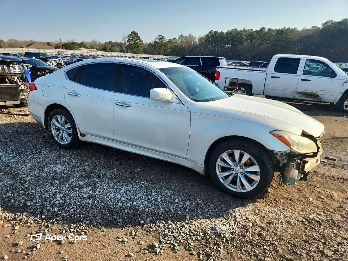 Infiniti M 2011
