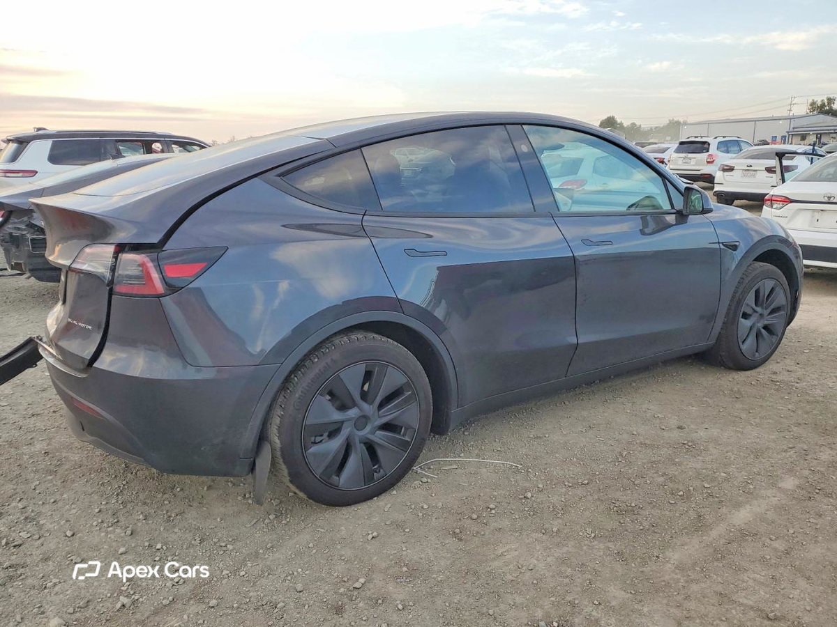 Tesla Model Y 2025