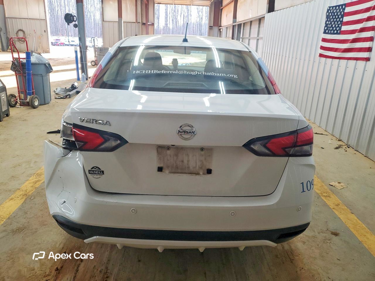 Nissan Versa 2021