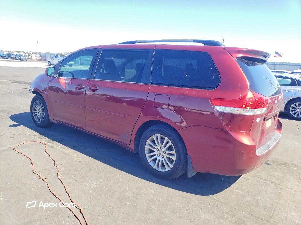 Toyota Sienna 2013