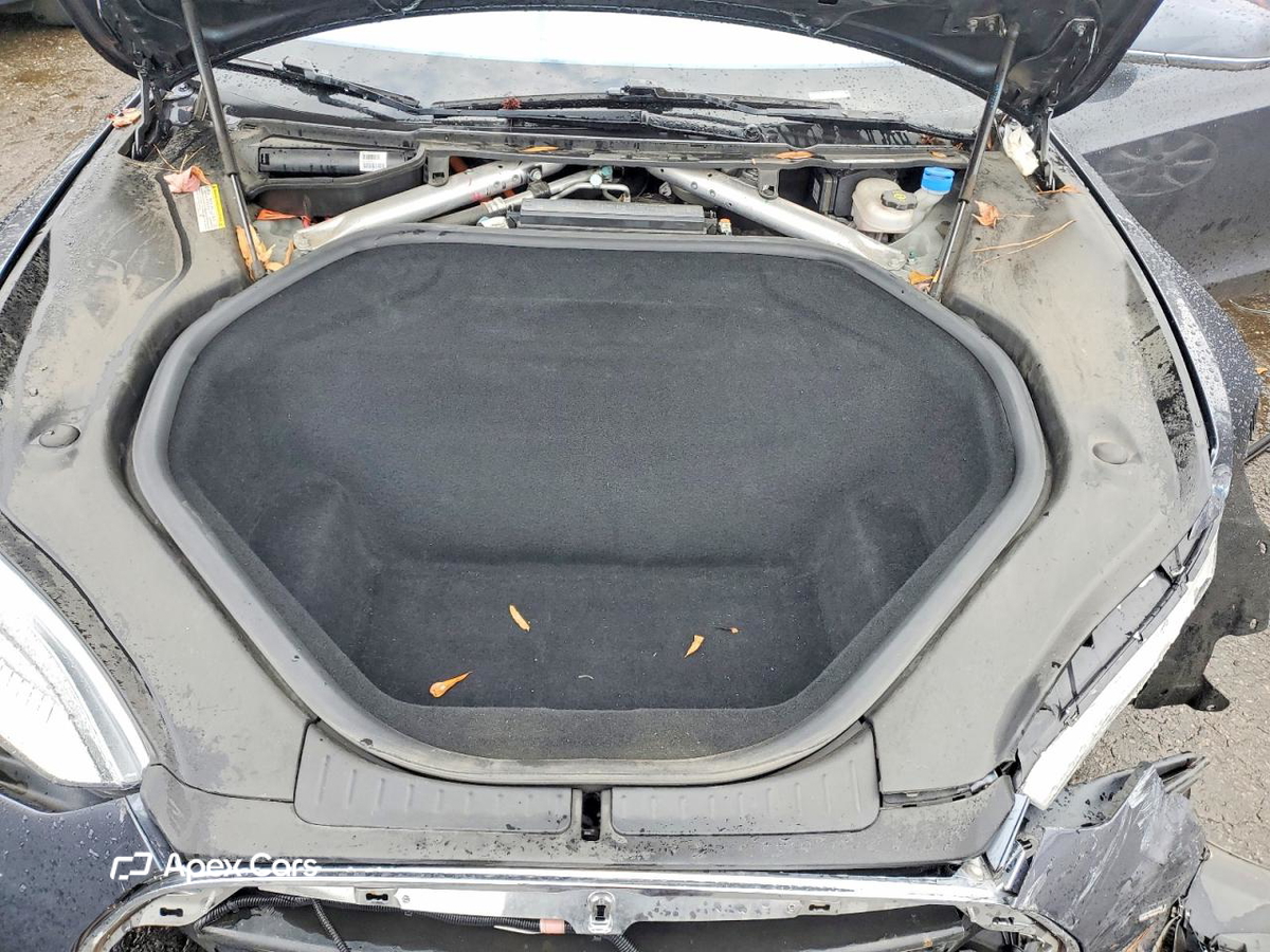 Tesla Model S 2015