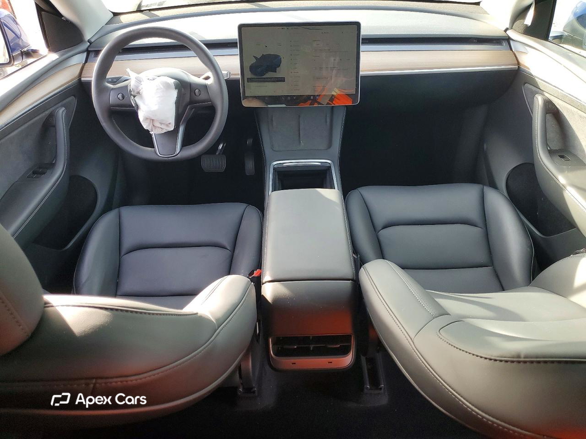 Tesla Model Y 2025