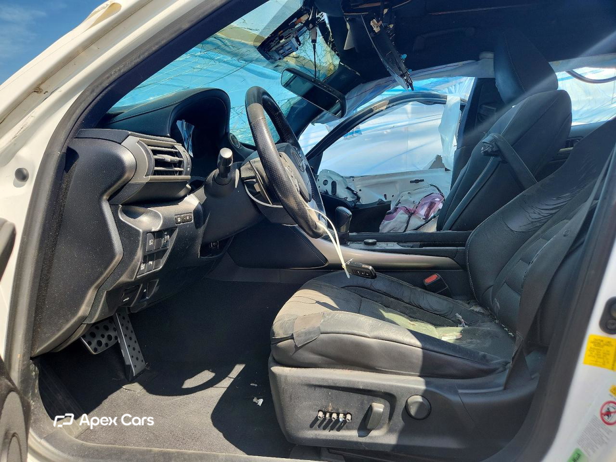 Lexus IS 2019