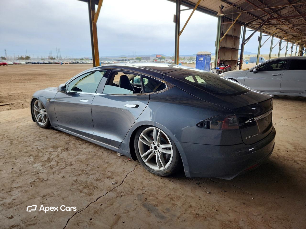 Tesla Model S 2013